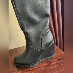 Zodiac Women's Knee High Platform Boot (size 7)